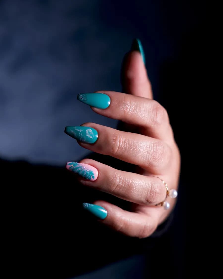 Lagon — Un turquoise dense avec un reflet mouvant. Pour l'été, ou pour se le rappeler.